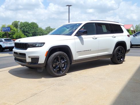 Used 2024 Jeep Grand Cherokee L Limited w/ Black Appearance Package AWD/4WD image 2