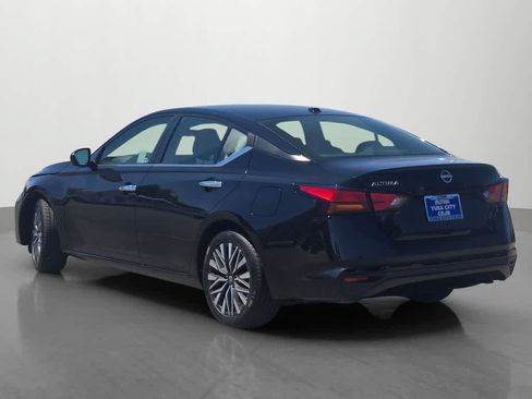Used 2024 Nissan Altima 2.5 SV FWD image 4