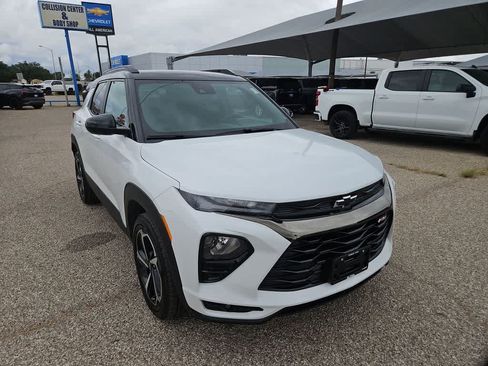 Used 2023 Chevrolet TrailBlazer RS AWD/4WD image 2