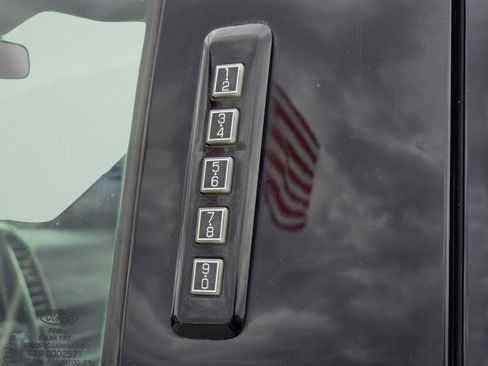 Certified 2018 Ford F150 Platinum w/ Technology Package image 30