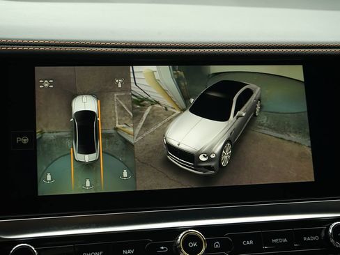 Used 2026 Bentley Flying Spur Azure image 17