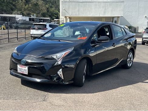 Used 2016 Toyota Prius Three Touring image 10