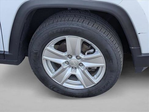 Used 2022 Jeep Compass Latitude w/ Sun and Sound Group image 8