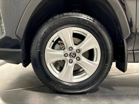 Used 2020 Toyota RAV4 XLE w/ Convenience Package image 9