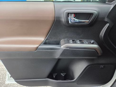 Used 2021 Toyota Tacoma Limited RWD image 30