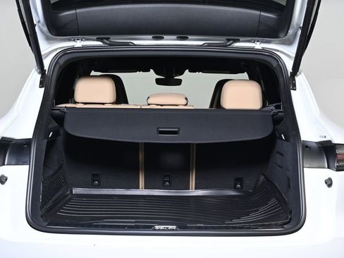 Certified 2023 Porsche Cayenne Platinum Edition AWD/4WD image 26