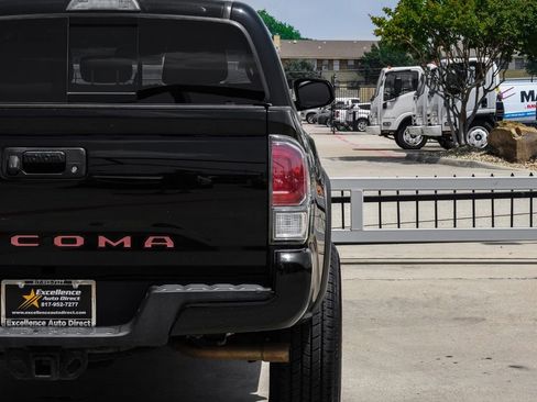 Used 2020 Toyota Tacoma TRD Off-Road AWD/4WD image 49