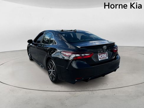 Used 2022 Toyota Camry SE image 5
