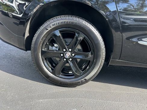 Used 2023 Buick Enclave Essence w/ Sport Touring Edition image 7