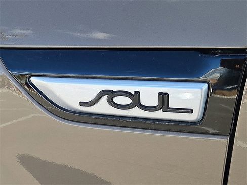 Used 2015 Kia Soul + image 11