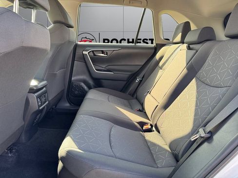 Used 2021 Toyota RAV4 XLE AWD/4WD image 16