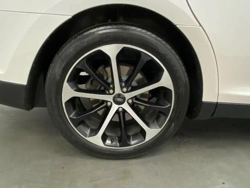 Used 2015 Ford Taurus SEL w/ Equipment Group 201A FWD image 18