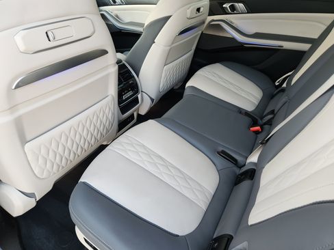 Used 2023 BMW X7 M60i w/ Executive Package image 31