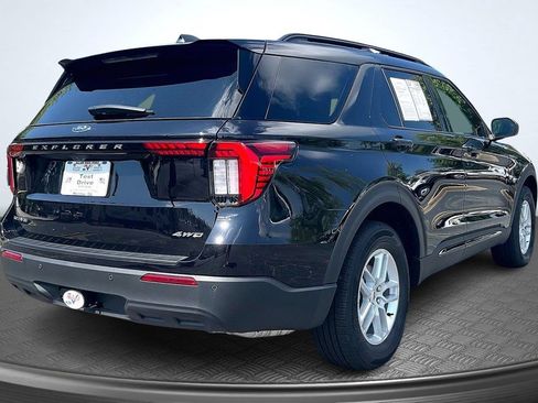 Used 2026 Ford Explorer Active AWD/4WD image 7
