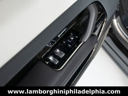 Used 2024 Land Rover Range Rover Sport image 14