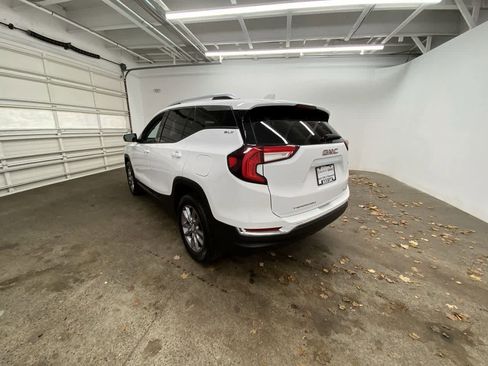 Used 2024 GMC Terrain SLT image 4