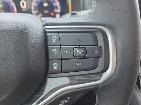 Used 2022 Jeep Wagoneer Series III AWD/4WD image 18