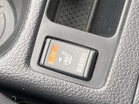 Used 2017 Nissan Rogue SV w/ SV Premium Package image 11