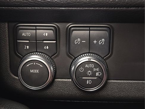 Used 2023 GMC Yukon Denali AWD/4WD image 18
