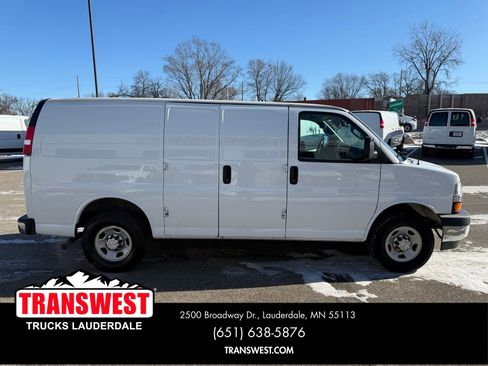 Used 2017 Chevrolet Express 3500 image 6