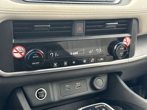 Used 2023 Nissan Rogue SV image 16