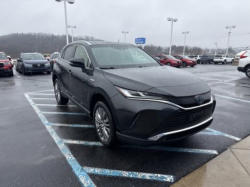 Used 2021 Toyota Venza XLE w/ Softex Package image 1