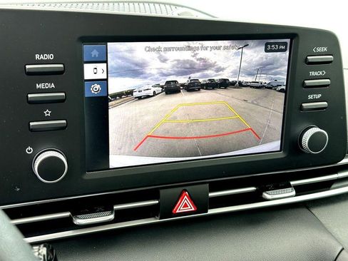 Used 2025 Hyundai Elantra Blue image 18