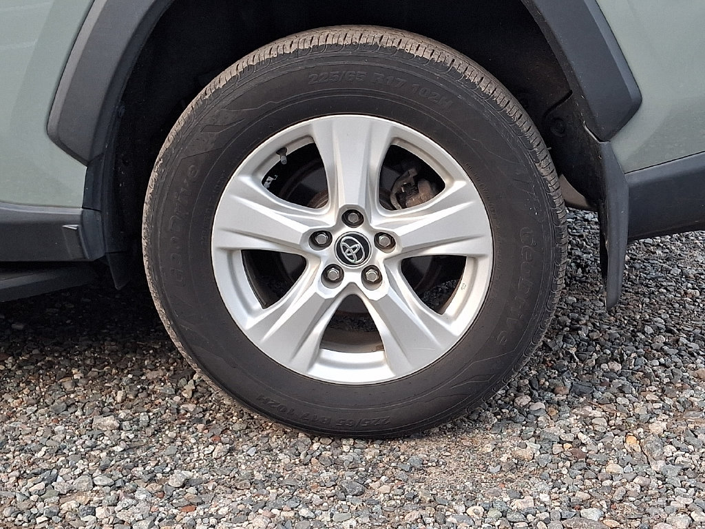 Used 2021 Toyota RAV4 XLE AWD/4WD image 31