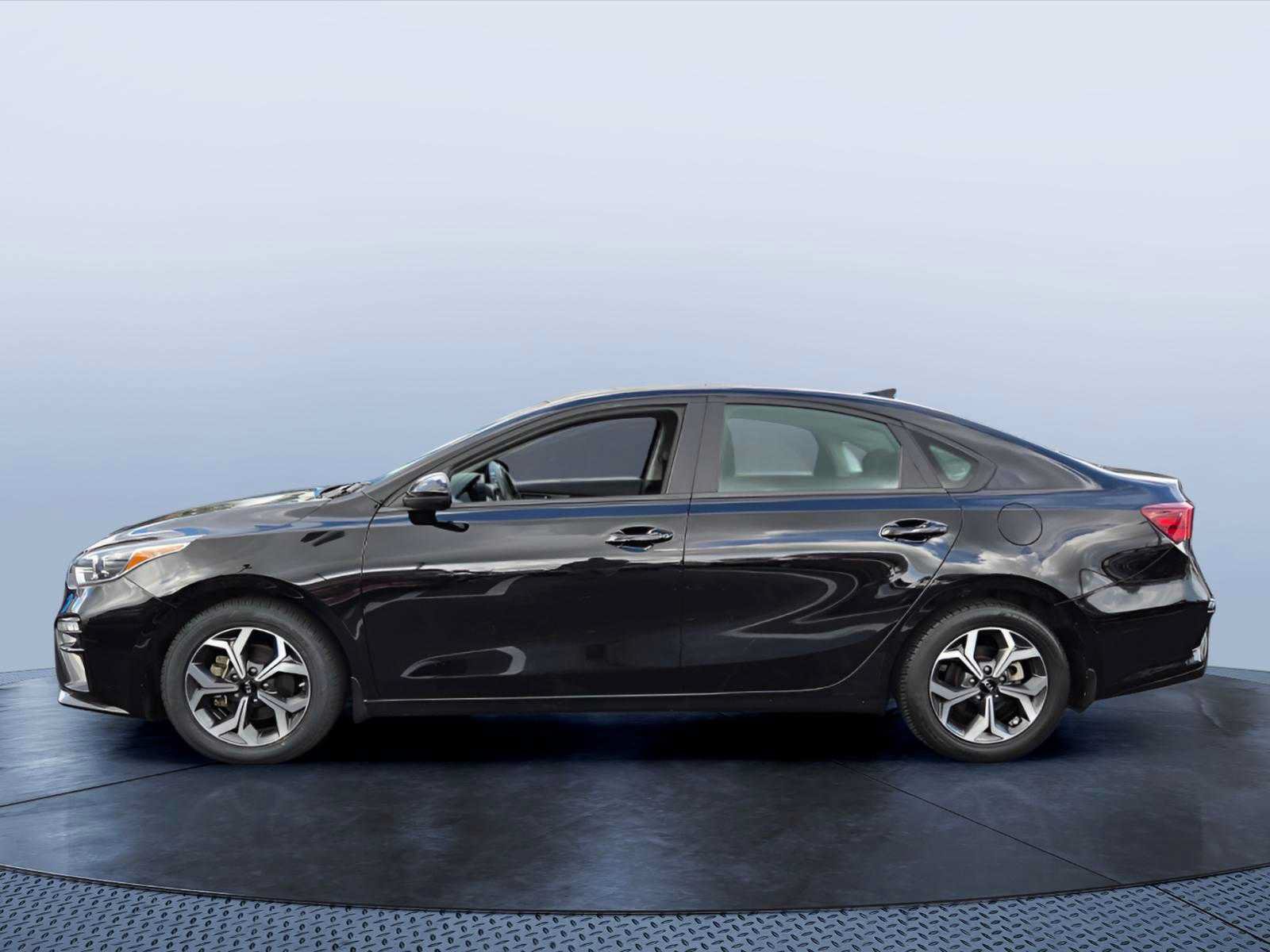 Used 2021 Kia Forte LXS FWD image 3