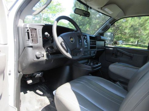 Used 2021 Chevrolet Express 2500 w/ Safety Package RWD image 9