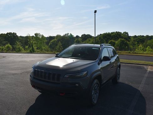 Used 2022 Jeep Cherokee Trailhawk w/ Comfort/Convenience Group AWD/4WD image 7