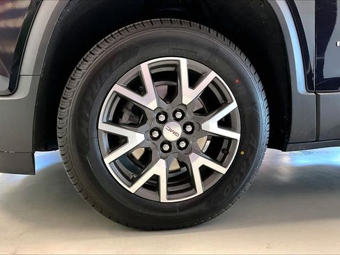 Used 2023 GMC Acadia SLE w/ Driver Convenience Package image 7