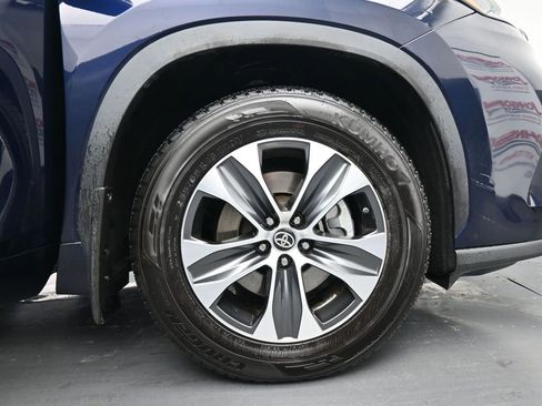 Used 2023 Toyota Highlander XLE image 11
