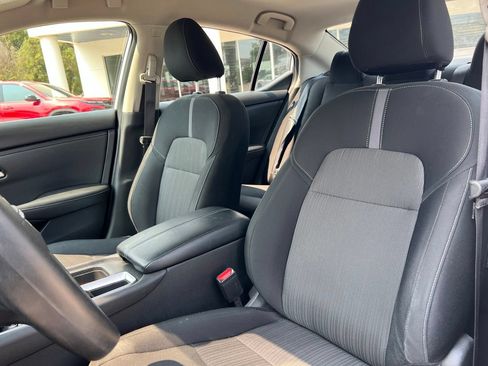 Used 2024 Nissan Sentra SV FWD image 11