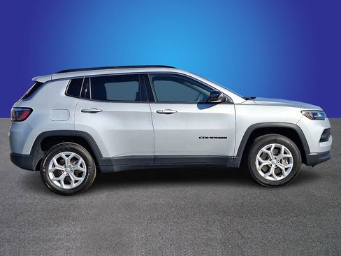Used 2024 Jeep Compass Latitude image 7