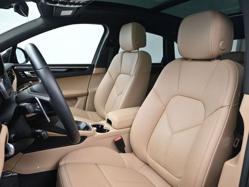 Certified 2026 Porsche Macan AWD/4WD image 5