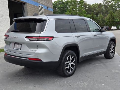 Used 2024 Jeep Grand Cherokee L Limited w/ Luxury Tech Group II AWD/4WD image 7