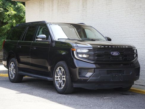 Used 2025 Ford Expedition Max Active AWD/4WD image 9
