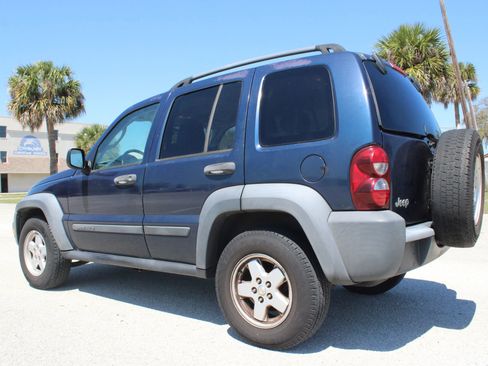 Used 2006 Jeep Liberty Sport image 4