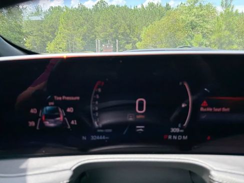 Used 2025 Cadillac XT4 Premium Luxury FWD image 18