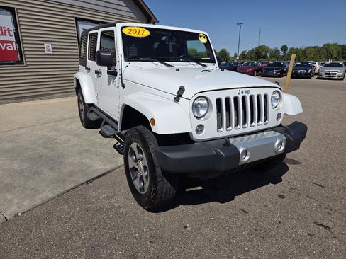 Used 2017 Jeep Wrangler Unlimited Sahara w/ Dual Top Group AWD/4WD image 3