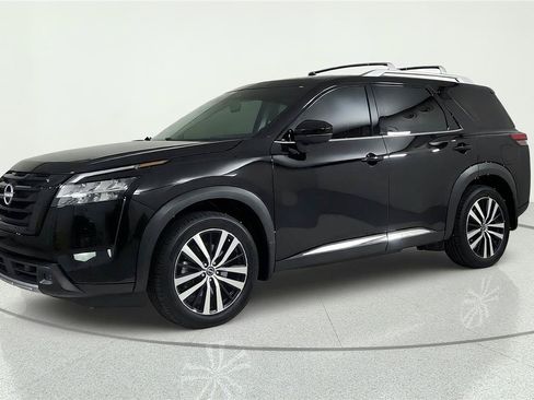 Used 2024 Nissan Pathfinder Platinum w/ Lighting Package (N92) AWD/4WD image 3