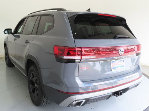 New 2025 Volkswagen Atlas Peak Edition SE image 7