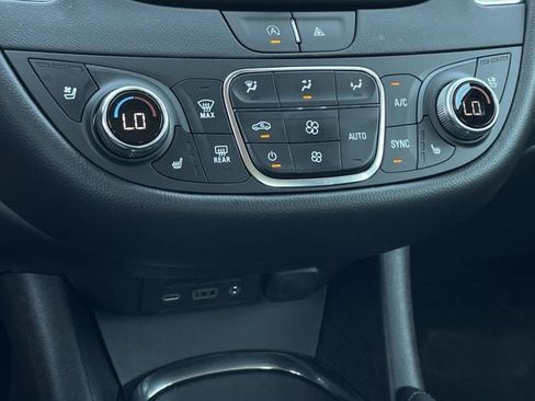 Used 2023 Chevrolet Malibu LT FWD image 18
