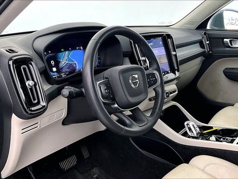 Certified 2023 Volvo XC40 B4 Plus w/ Driver Assist Package image 18