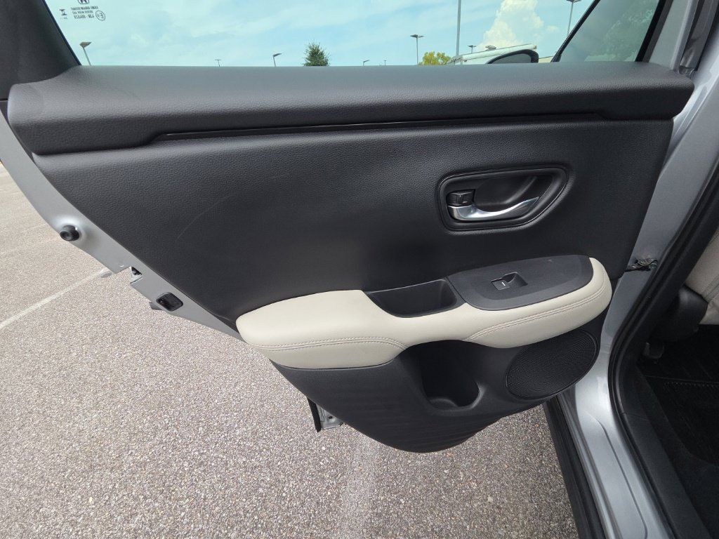 Used 2025 Honda HR-V LX image 17