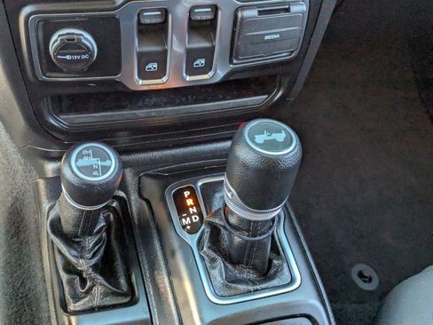 Used 2021 Jeep Wrangler Sport S image 22