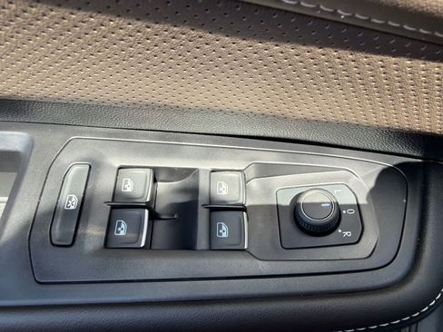 Used 2025 Volkswagen Atlas SEL AWD/4WD image 24