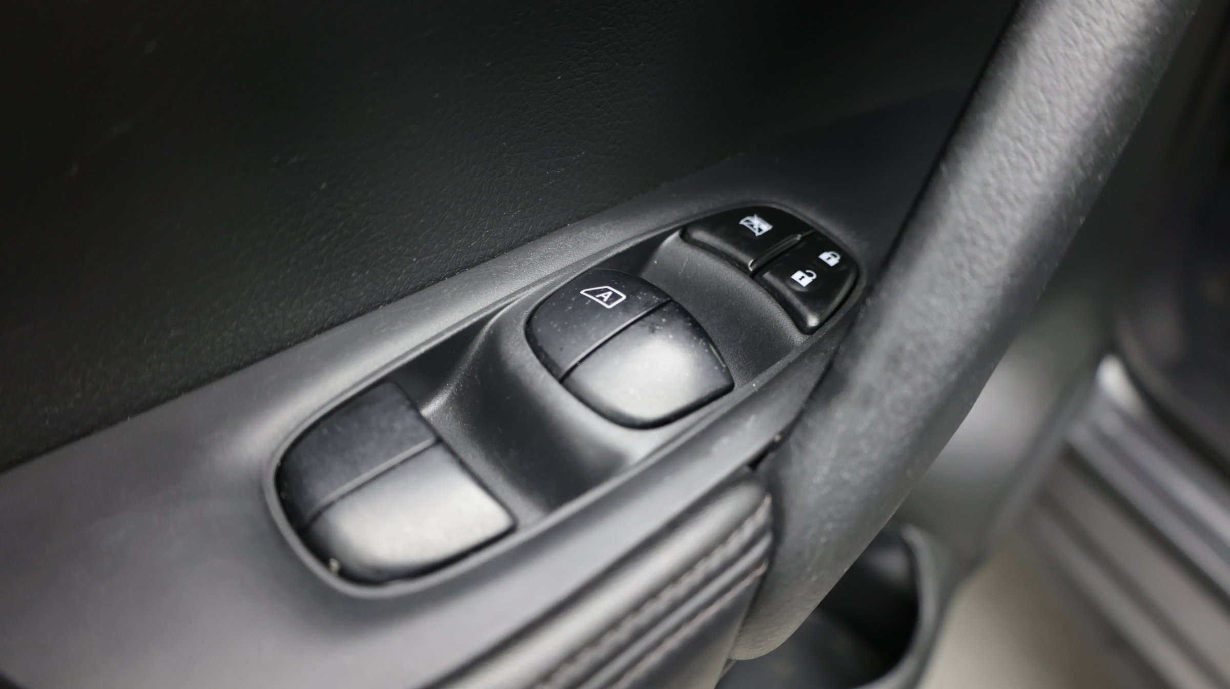 Used 2018 Nissan Rogue SL FWD image 13