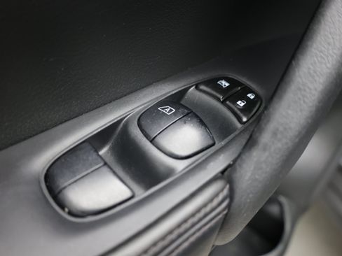Used 2018 Nissan Rogue SL FWD image 13